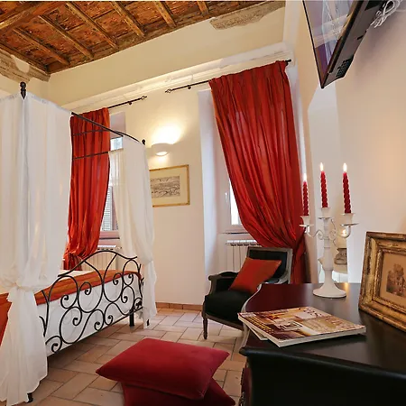 Madonna De\' Monti Suites